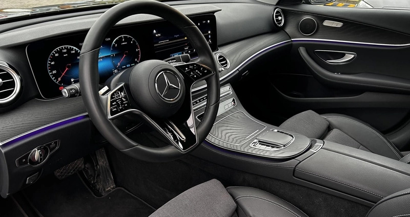 Mercedes-Benz Klasa E cena 241900 przebieg: 13449, rok produkcji 2023 z Siemiatycze małe 379
